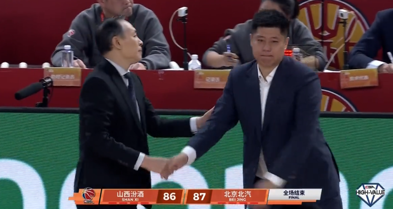 看了翟晓川双腿缠满绷带的照片，才知道，山西队为什么成不了豪门